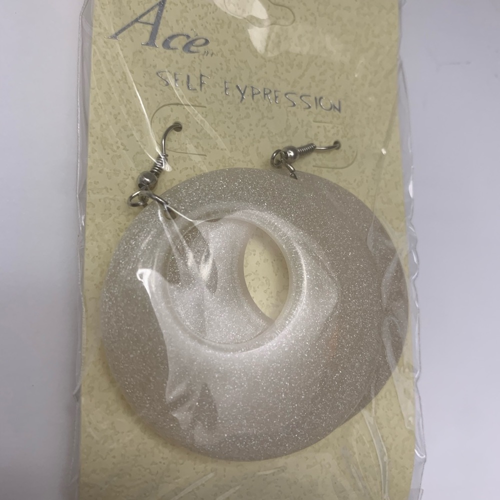 Earring - Picture 2 of 4